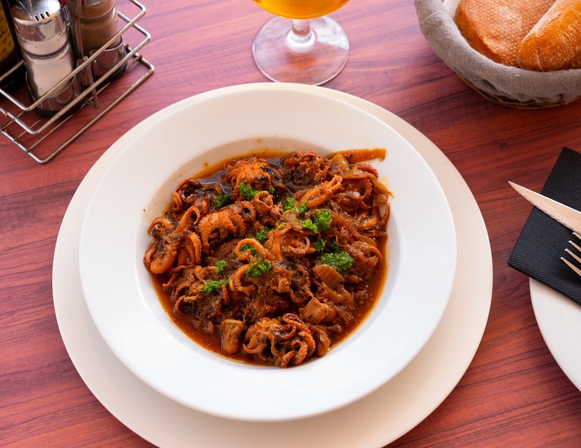 Calamares encebollados