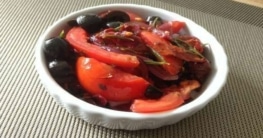Mediterranes Tomaten – Oliven – Gemüse mit Rosmarin
