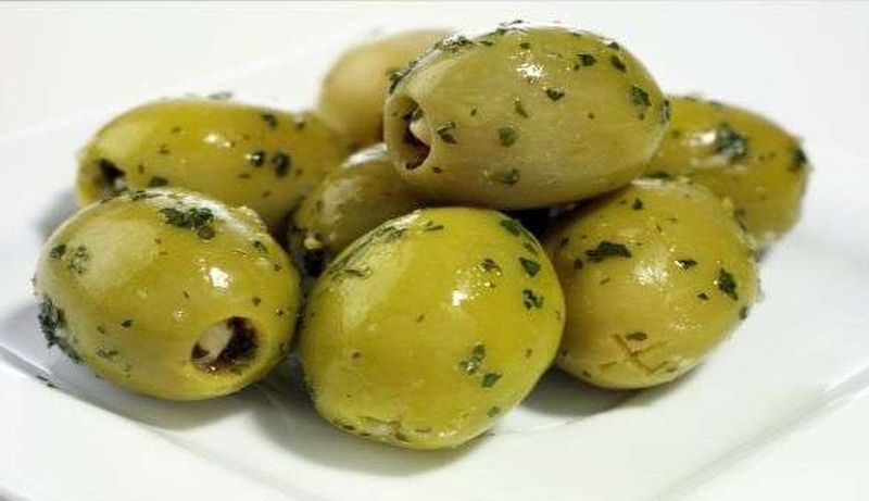 Kräutermandeln mit Oliven 