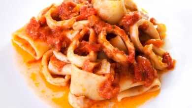 Calamari in pikanter Tomatensoße